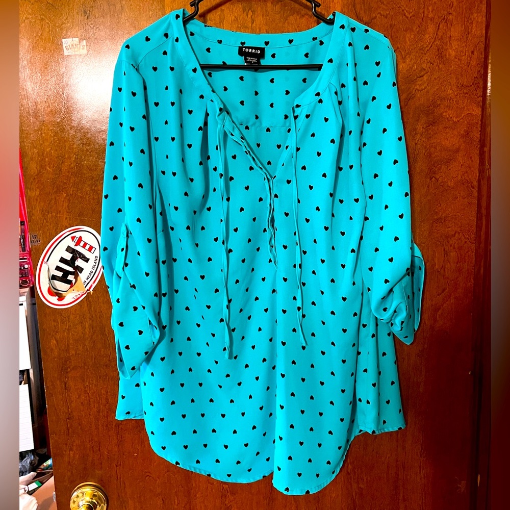 TORRID -Heart Print Georgette Blouse - 🌟 EUC 🌟 size 2